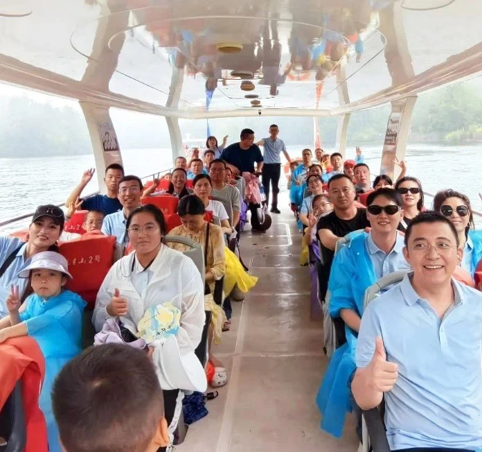 Company team-building trip to Longyan Company team-building trip to Longyan